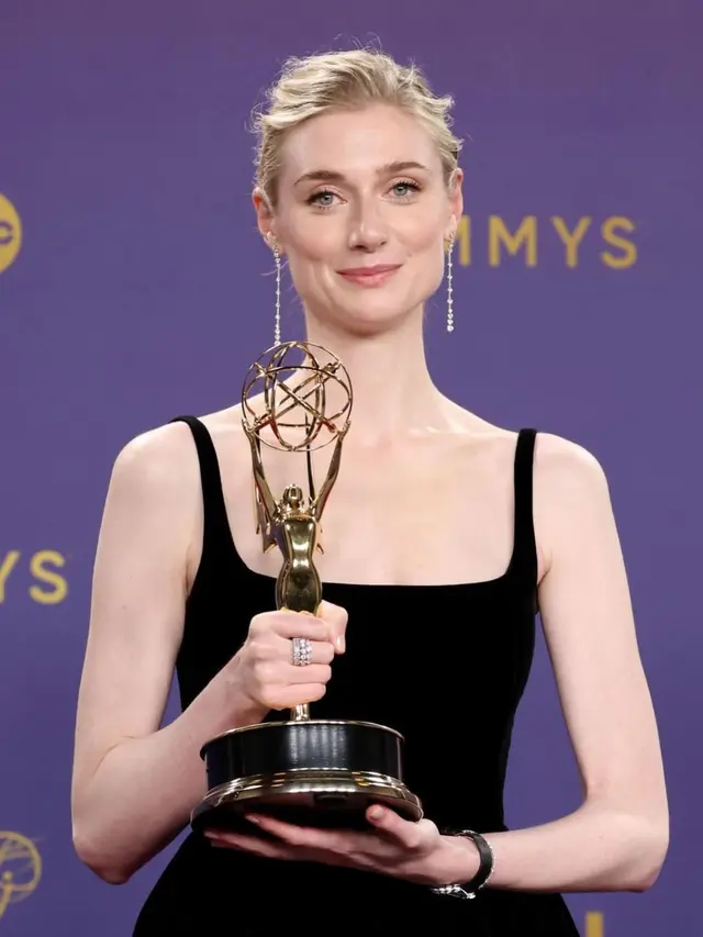 Duplikasi Gaun Balas Dendam Putri Diana, Elizabeth Debicki Raih Piala Emmy Awards 2024