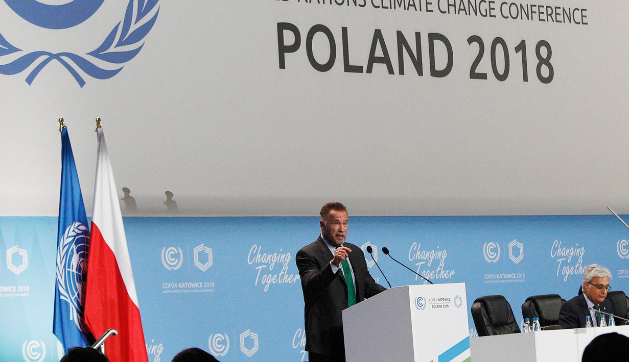 Arnold Schwarzenegger berbicara dalam Konferensi Perubahan Iklim PBB COP24 di Katowice, Polandia (3/12). Arnold membahas status dan pengendalian perubahan iklim global saat menjadi pembicara di forum tertinggi tersebut. (AP Photo/Czarek Sokolowski)