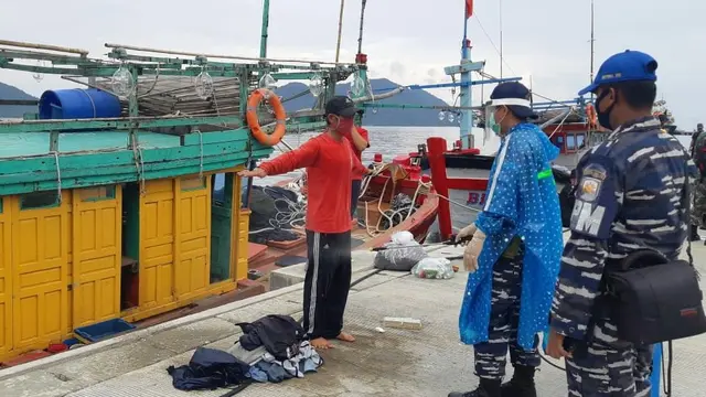 KRI Bung Tomo 357 berhasil menangkap 2 unit Kapal Ikan Asing (KIA) berbendera Vietnam. (Dok Lantamal IV Tanjung pinang)
