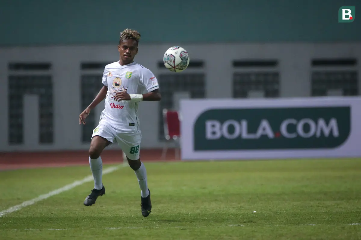 Gelandang Persebaya Muhammad Alwi Slamat