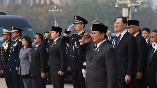 Sepatu Unik Stella Christie Saat Ketemu Presiden China Xi Jinping Sukses Curi Perhatian.