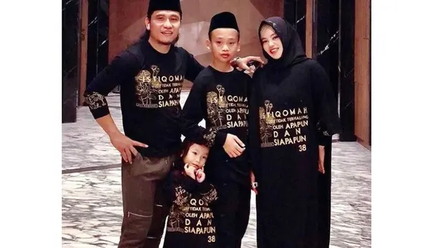 6 Potret Harmonis Gus Miftah dan Istri, Penuh Cinta Temani saat Sakit Kanker