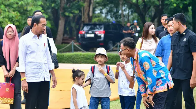 Presiden Joko Widodo atau Jokowi bersama keluarga menghabiskan libur akhir pekan mereka dengan mengunjungi Candi Borobudur, Kabupaten Magelang, Jawa Tengah, Sabtu (25/5/2024). (Dok. Setpres)