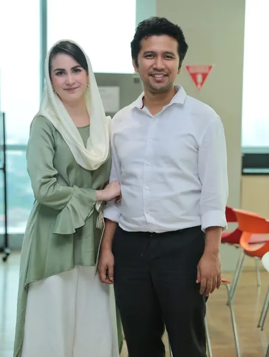 Wanita 24 tahun itu mengaku menjadi istri pejabat lebih sulit di banding menjadi artis. Tiga bulan pertama, ia merasakan kagok saat beradaptasi sebagai istri pejabat daerah. (Adrian Putra/Bintang.com)