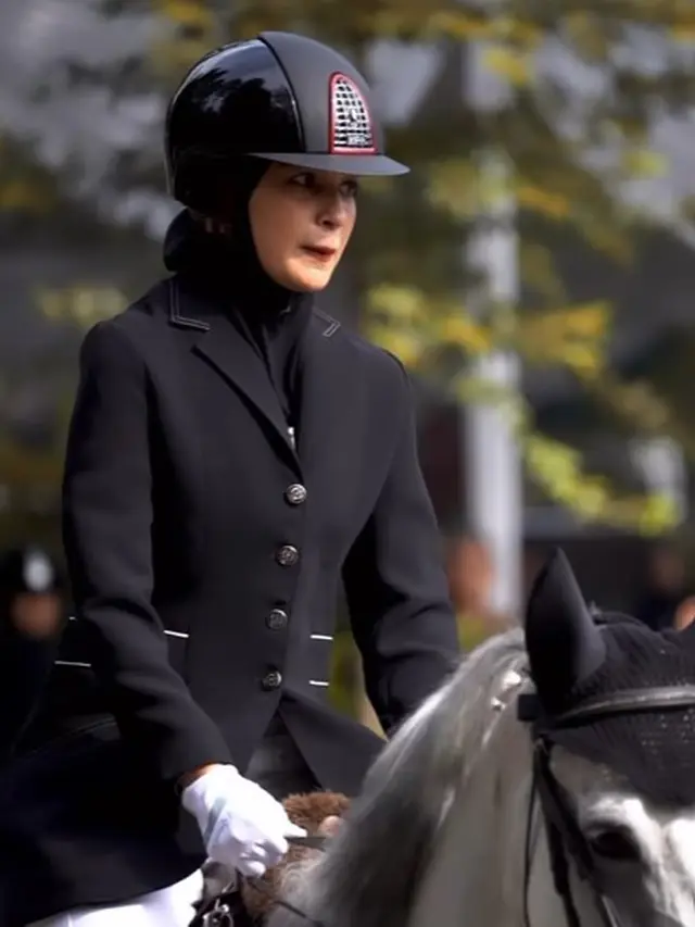 Shireen Sungkar pakai seragam berkuda (Instagram/shireensungkar)