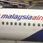 Penyelidik Malaysia kini sedang menginvestigasi dugaan kesengajaan seseorang di kokpit mematikan sistem komunikasi dan mengalihkan MH370 dari rute yang ditentukan -- menuju Beijing. 