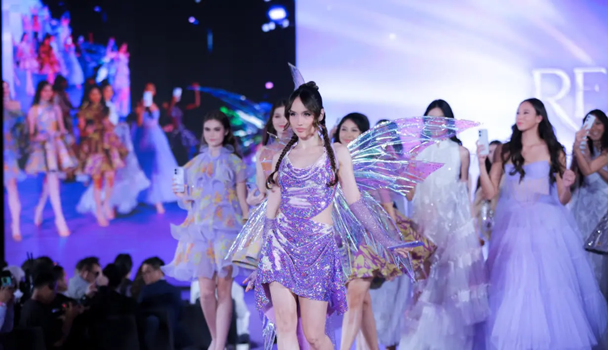 Mengawali tahun 2025, Cinta Laura baru saja didapuk menjadi Oppo ambassador Indonesia. Ia pun hadir di acara peluncuran smartphone AI brand tersebut. [Fimela/Daniel Kampua]