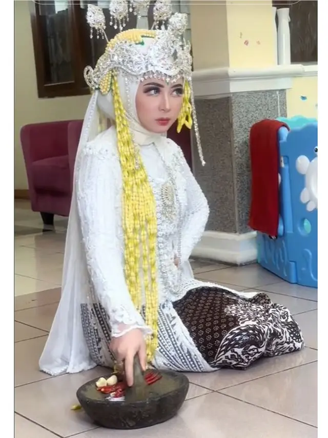 7 Potret Istri Yerry T-Five saat Cosplay Bikin Tren TikTok Viral, Makeup Totalitas
