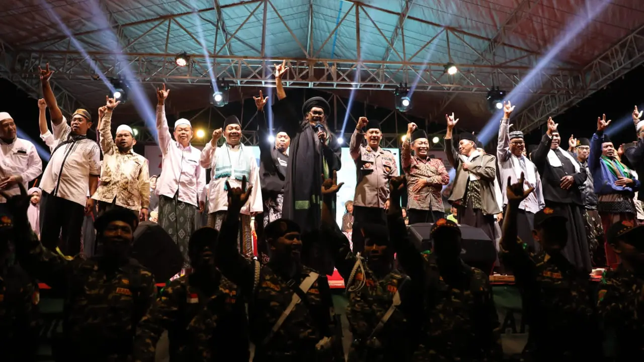 Santri di Mojokerto menggelar aksi dukungan untuk Ganjar. (Dian Kurniawan/Liputan6.com).
