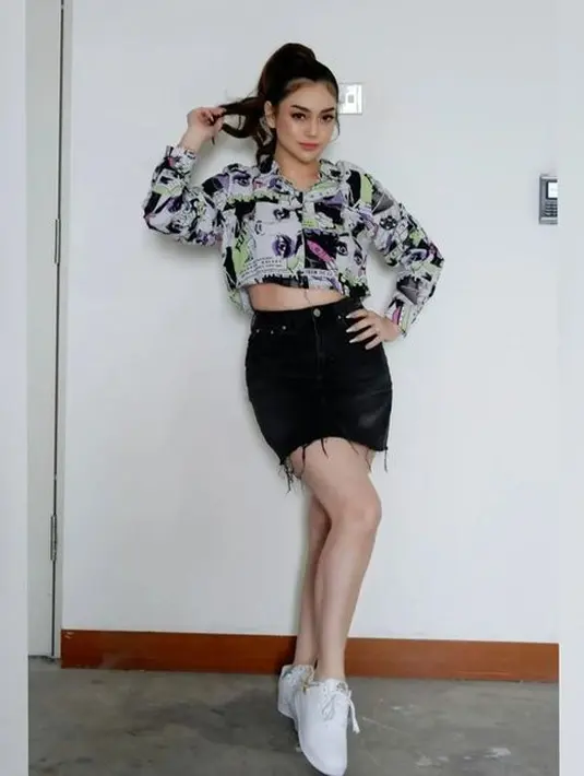 <p>Tak ayal Celine Evangelista pun jadi sorotan publik. Apalagi akhir-ahir ini, sante dikabarkan Regi menjalin hubungan terlarang dengan Denise Chariesta. [Foto: instagram.com/celine_evangelista]</p>