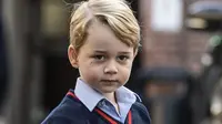 Pangeran George, putra sulung Pangeran William dan Kate Middleton ini tengah menunggu momen membahagiakan di hari Natal. Sebagi anak kecil yang menggemaskan, ternyata pangeran cilik ini punya sebuah permintaan. (AFP/Richard Pohle)