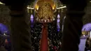 Paus Fransiskus menghadiri pertemuan dengan para anggota masyarakat sipil di Gereja San Francisco, Quito,Ekuador,(7/ 7/2015). Ia menyerukan, melindungi bumi itu merupakan tugas dan kewajiban agar timbul kesetaraan. (REUTERS / Alessandro Bianchi)