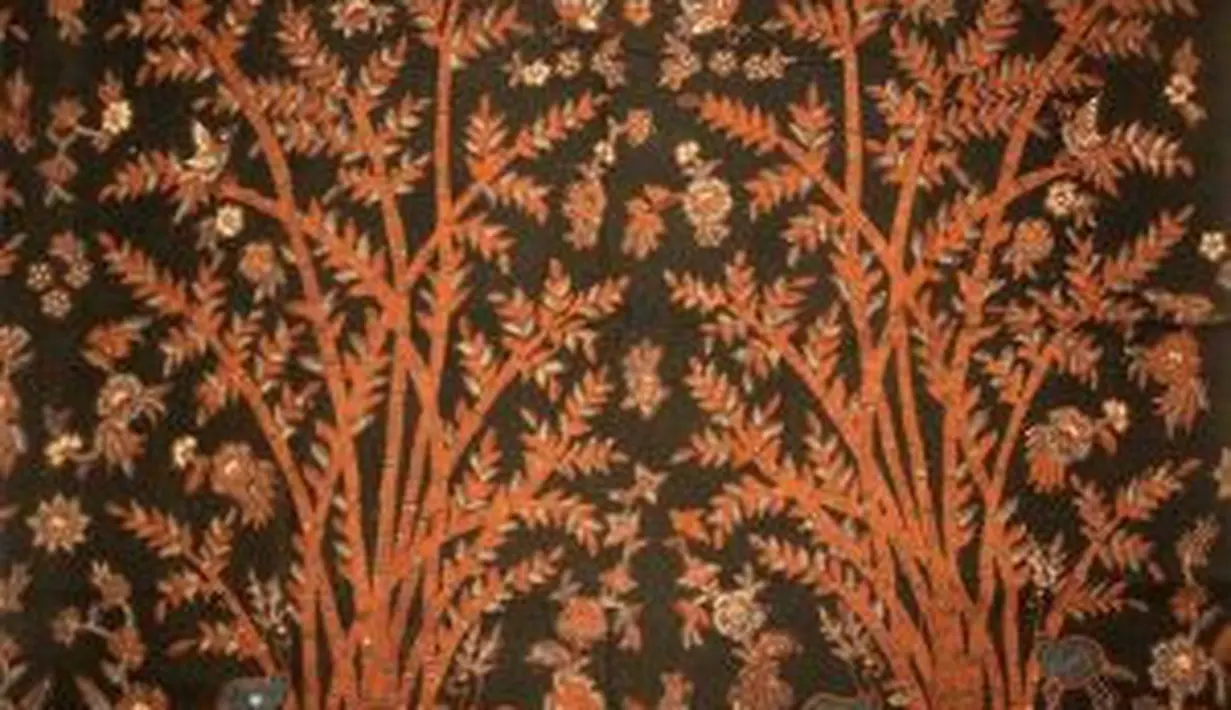 Batik Pring Sedapur dari Magetan. Motifnya memiliki ciri khas yang sederhana, namun elegan. Bambu sering dipakai sebagai corak batik ini, sehingga disebut Pring. Tidak hanya sederhana dalam hal motif saja, namun batik ini juga memiliki filosofi memberi ketentraman, keteduhan, dan kerukunan. Selain itu, bagi masyarakat Jawa, bambu sendiri bermakna "Apa pun diri kita harus memberi manfaat bagi orang lain, dari lahir hingga mati."