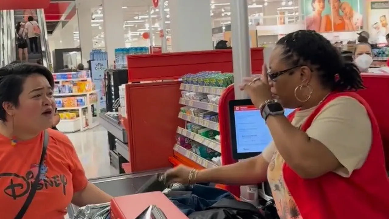 Sinyorita Esperanza Ajak Kasir Nyanyi, Hibur Semua Orang Di Supermarket Amerika