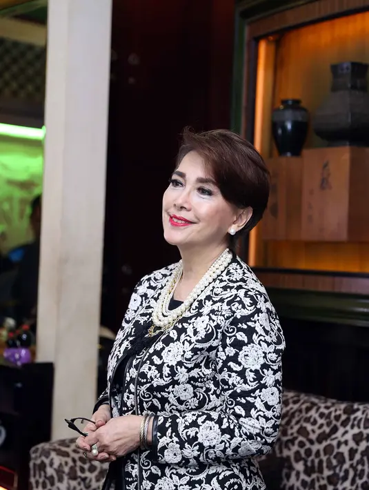 "Tapi saya jalani saja semua. Awal-awal satu tahun, dua tahun, setiap saya ulang tahun pasti saya nangis. sama seperti Lebaran di mana kami bisa sama-sama shalat Id tapi sekarang sudah enggak ada beliau," jelasnya. (Nurwahyunan/Bintang.com)