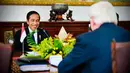 Suasana pertemuan bilateral antara Joko Widodo (Jokowi) dan Presiden Federasi Jerman Frank-Walter Steinmeier saat kunjungan kenegaraan di beranda Istana Bogor, Jawa Barat, Kamis (16/6/2022). Kunjungan kenegaraan Presiden Republik Federal Jerman tersebut berlangsung dalam rangka peringatan 70 tahun hubungan diplomatik Indonesia Jerman . (Foto: Lalily Rachev - Biro Pers Setpres)