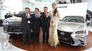 Lexus Indonesia meluncurkan dua model terbaru, LX 570 dan GS 200t, Jakarta, Selasa (1/3/2016). Lexus LX 570 dijual Rp 3,015 miliar. Sedangkan GS 200t Luxury dilego Rp 1,185 miliar dan GS 200t F Sport Rp 1,245 miliar. (Liputan6.com/Immanuel Antonius)