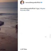 Beberapa waktu silam, Tamara Bleszynski mengunggah foto saat ia melakukan yoga. Uniknya, wanita kelahiran 25 Desember 1974 ini mengenakan bikini saat berbikini. (instagram.com/tamarableszynskiofficia)