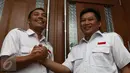 Dua terdakwa yakni Setiyardi Budiono (kanan) dan Darmawan Sepriyossa saat akan menjalani  sidang di gedung PN Jakarta Pusat, Selasa (17/5). Sidang perdana perkara dugaan pencemaran nama baik Jokowi oleh Tabloid Obor Rakyat.(Liputan6.com/Helmi Afandi) 