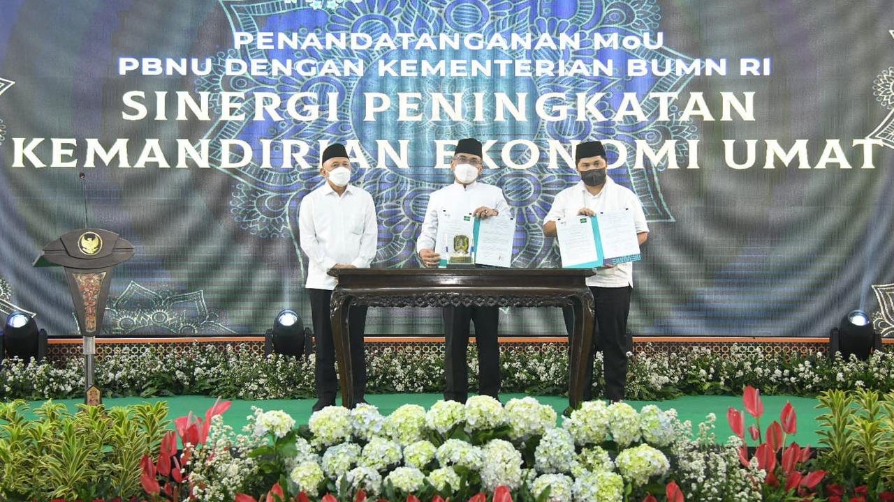 Ketua Umum PBNU Gus Yahya dan Mentei BUMN Erick Thohir dalam acara  Puncak Peringatan Hari Lahir (Harlah) Nahdlatul Ulama (NU) ke-99