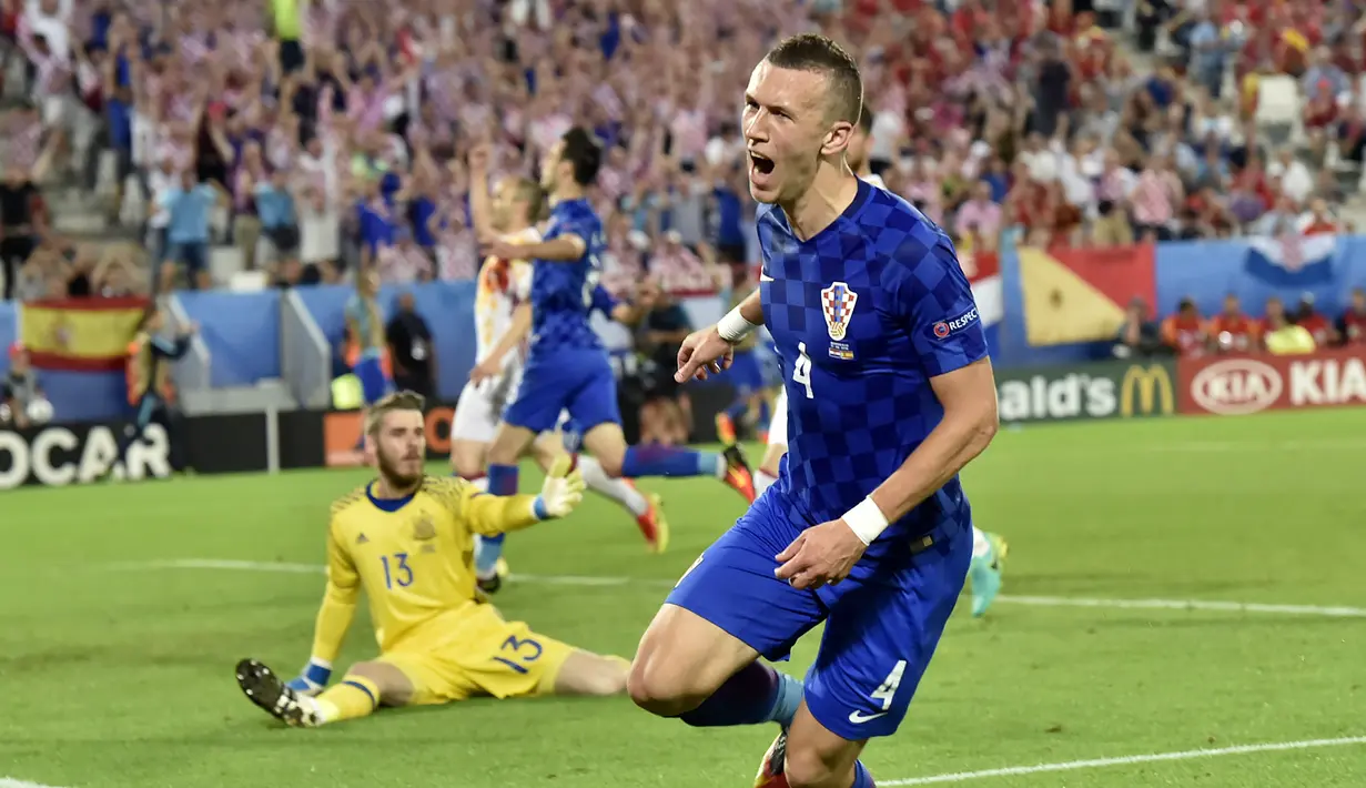 Ivan Perisic menjadi penentu kemenangan Kroasia atas Spanyol 2-1. Selain itu, Perisic juga membuat assist gol pertama Kroasia. (21/6/2016). (AFP/Georges Gobet)