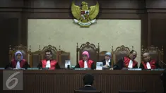 Dirut PT Windhu Tunggal Utama, Abdul Khoir menjalani sidang perdana di Pengadilan Tipikor, Jakarta, Senin (4/4). Abdul Khoir didakwa memberikan suap kepada empat anggota Komisi V DPR dan satu pejabat Kementerian PUPR. (Liputan6.com/Faizal Fanani)