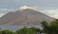 Kondisi Gunung Ruang di Kecamatan Tagulandang, Kabupaten Kepulauan Sitaro, Sulut, pada Sabtu (27/4/2024).