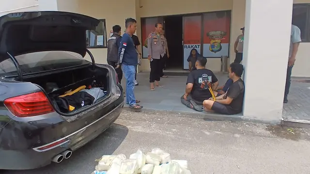 Mobil BMW Bawa 50 Kg Sabu dari Aceh, 3 Kurir Dijanjikan Upah Rp300 Juta