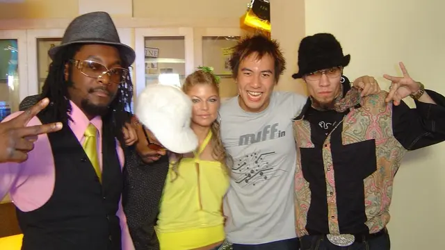 Daniel Mananta bersama penyanyi dan band papan atas dunia (Instagram/vjdaniel)