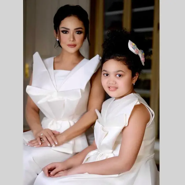 7 Potret Kebersamaan Krisdayanti dan Amora Lemos, Kembali Duet Bersama