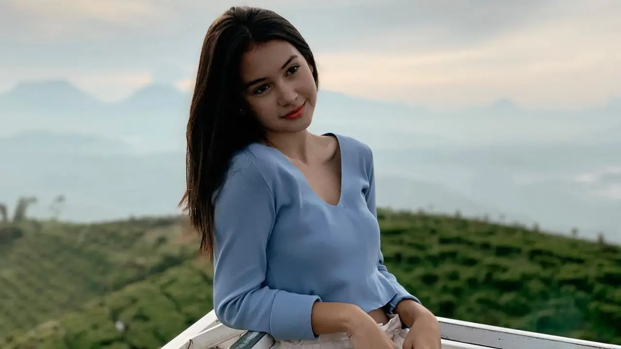 Putuskan Vakum Demi Pendidikan, Ini 6 Potret Perjalanan Karier Sandrinna Michelle