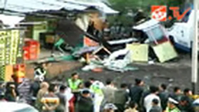 Lokasi Kecelakaan Maut Masih Jadi Tontonan Warga