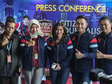 Suasana usai konferensi pers Citizen Journalist Academy di Jakarta, Selasa (25/7). Program citizen journalist bertujuan memberikan edukasi serta wadah generasi muda untuk memanfaatkan teknologi informasi secara positif. (Liputan6.com/Faizal Fanani)