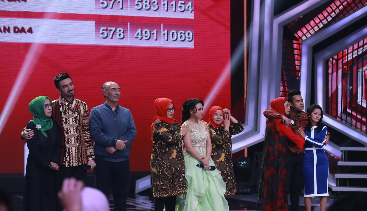 Sukses menjadi pemenang dalam ajang pencarian bakat, Fildan juga berhasil meraih penghargaan dalam Indonesian Dangdut Awards 2017. Fildan dinobatkan sebagai Penyanyi Dangdut Pendatang Baru Pria Terpopuler. (Adrian Putra/Bintang.com)