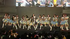 Penampilan member JKT 48 saat menghibur penonton dalam acara 'JKT48 Request Hour Setlist Best 30 2017' di Balai Sarbini, Jakarta, Sabtu (4/11). Para fans memilih 30 lagu dari antara seluruh lagu yang ada dengan cara voting. (Liputan6.com/Herman Zakharia)