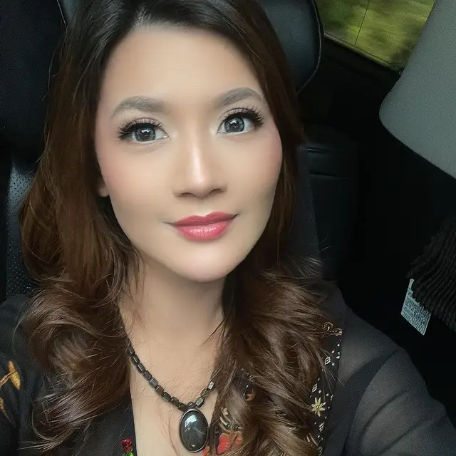 Dituding Oplas, Ini 6 Potret Terbaru Asty Ananta Awet Muda di Usia 38 Tahun