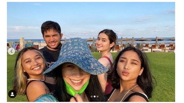 7 Potret Titi DJ saat Liburan di Bali Bersama Anak-Anaknya, Seru Banget