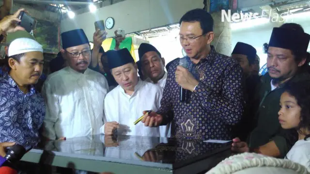 Gubernur Provinsi DKI Jakarta Basuki Tjahaja Purnama atau Ahok meresmikan makam Mbah Priok menjadi cagar budaya