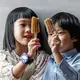 Saat liburan, si kecil sering kali merasa antusias hingga membawa camilan favoritnya ketika liburan. (Foto/dok: Pexels/Alex Green)
