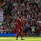 Penyerang Liverpool, Mohamed Salah, memberikan tepuk tangan kepada para suporter saat meninggalkan lapangan dalam kondisi cedera pada pertandingan Premier League Inggris antara Liverpool melawan Crystal Palace di Stadion Anfield, Liverpool, Inggris barat laut, pada 25 April 2026. (Paul ELLIS / AFP)