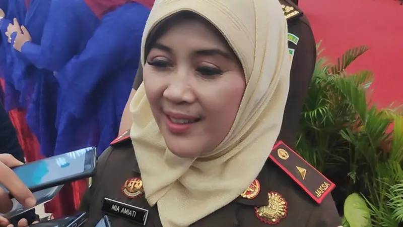 Kepala Kejati Riau Dr Mia Amiati.