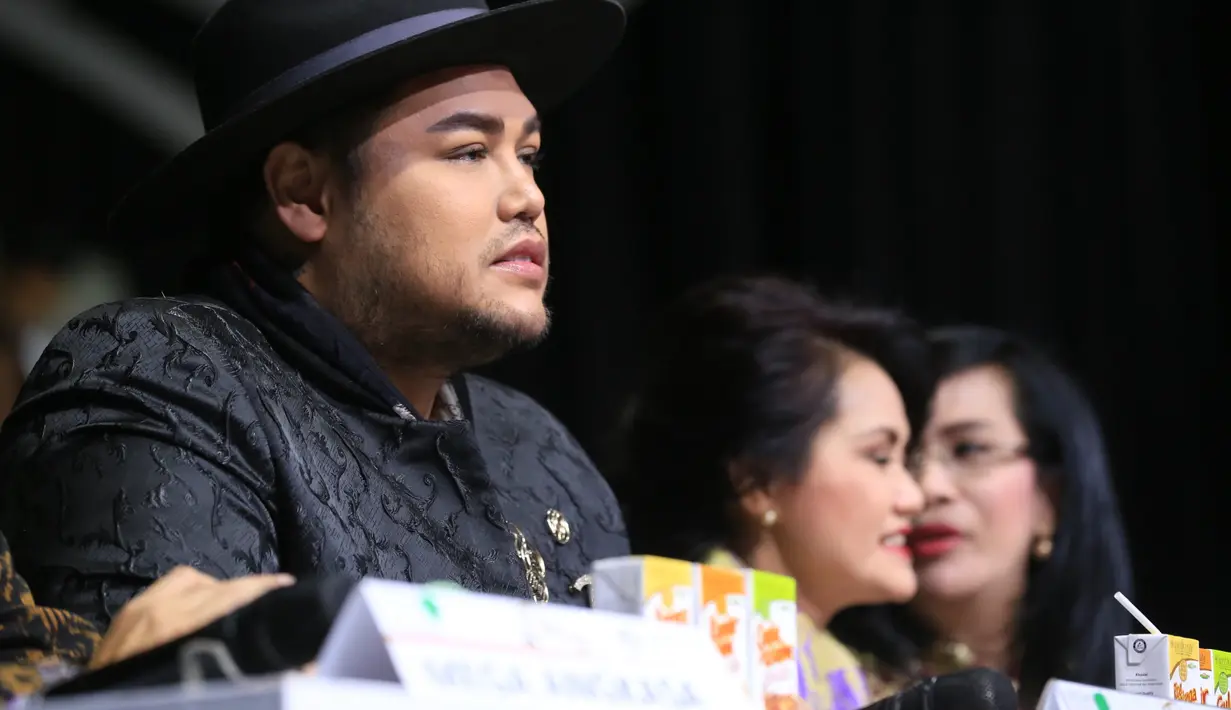 Terlibat dalam ajang Puteri Indonesia memang menjadi kebanggaan tersendiri. Tak hanya bagi para kontestan, namun juga para juri. Seperti halnya Ivan Gunawan yang didapuk menjadi salah satu juri di pemilihan kali ini. (Adrian Putra/Bintang.com)