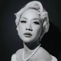 Bunga Citra Lestari kembali eksplorasi gaya dengan tampil menjadi sosok Marilyn Monroe. [@itsmebcl]