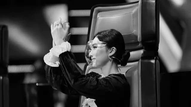 6 Potret Isyana saat Jadi Juri The Voice Kid Indonesia, Disebut Mirip Cheon Seo Jin