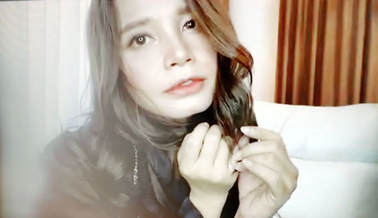 Di tengah kebahagiaan yang dirasakan, namun sayangnya Rossa tidak bisa pulang kampung saat Idul Fitri kemarin. Ia merasakan kerinduan terhadap kampung halamannya di Sumedang, Jawa Barat. (Instagram/itsrossa)