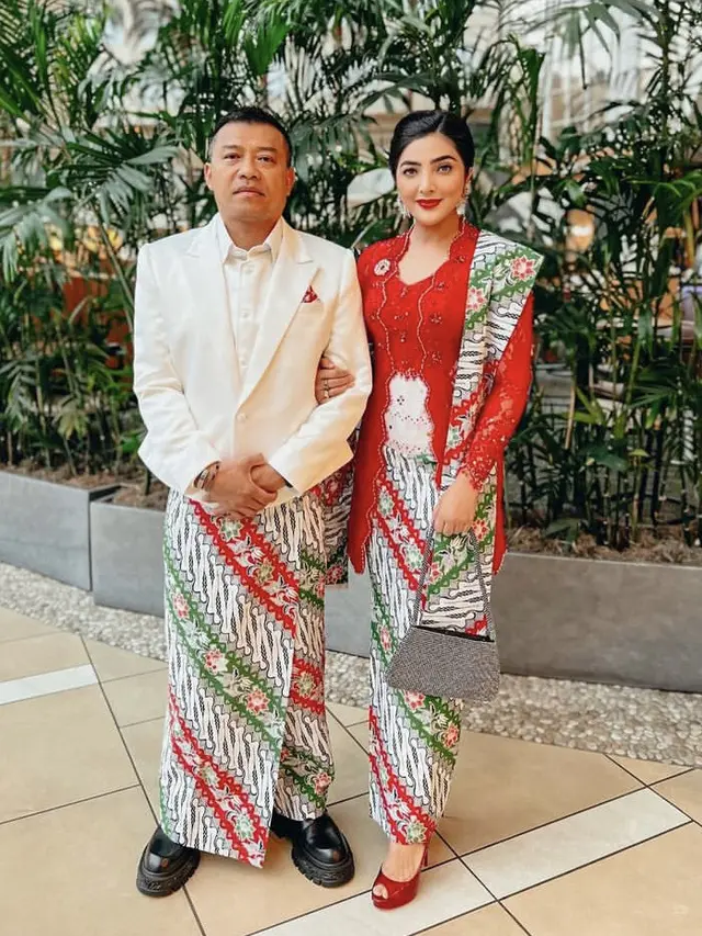 Ashanty tampil elegan dengan kebaya saat temani Arsy kompetisi nyanyi internasional, credit: @ashanty_ash