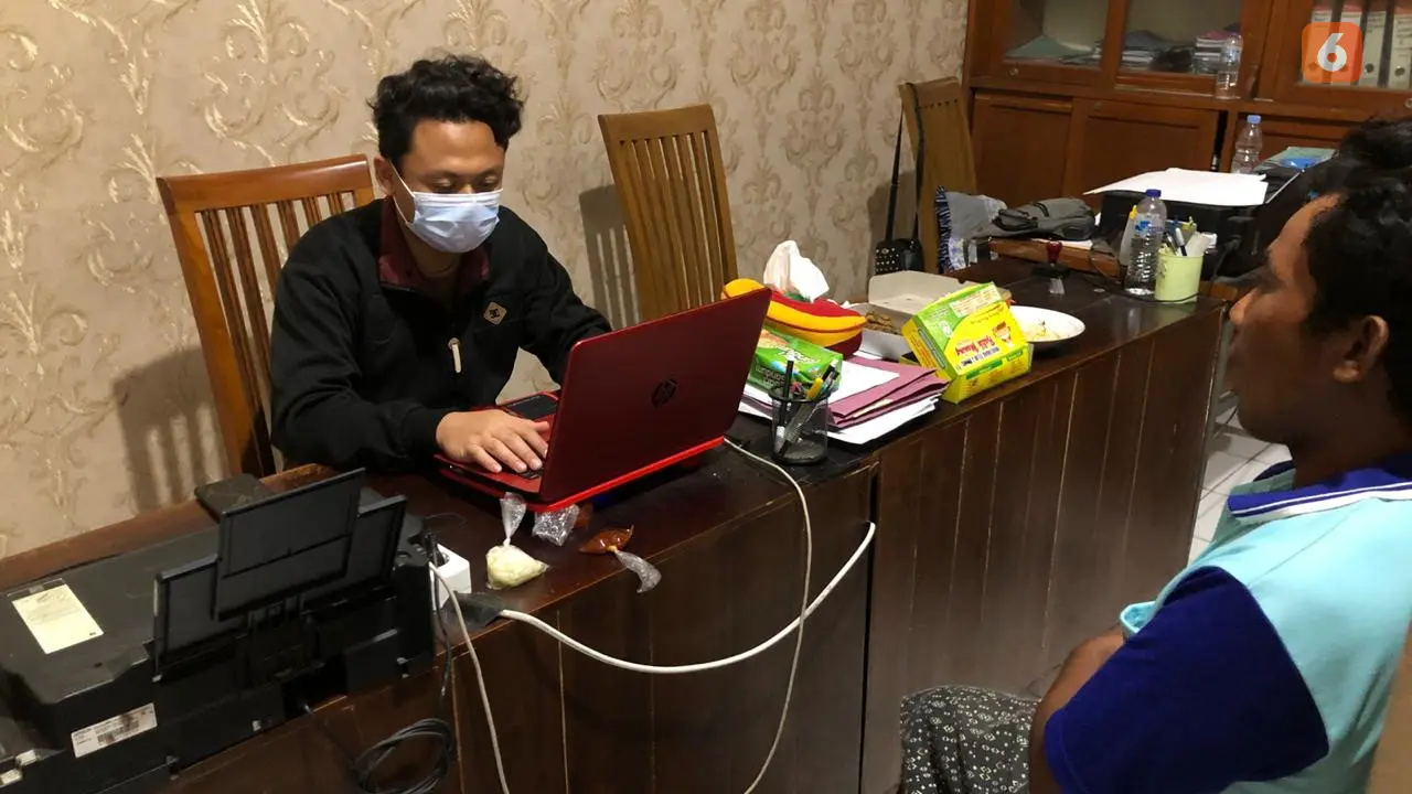 Bapak di Blora yang rudapaksa anak tiri gara-gara terimajinasi nonton video porno (Liputan6.com/Ahmad Adirin)