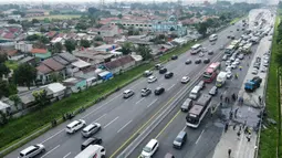 Kecelakaan yang terjadi di jalur lawan arus atau contraflow. (Liputan6.com/Herman Zakharia)