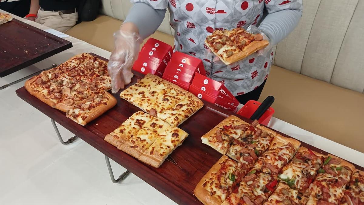 Cara Baru Menikmati Pizza dan Musik, dari Meja Makan ke Ruang Pesta