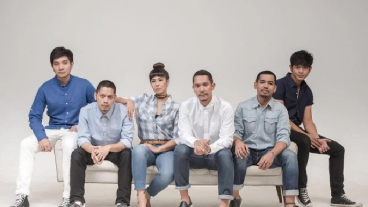 Kolaborasi Pertama Brand Jeans Ternama dengan Band Pop Indonesia
